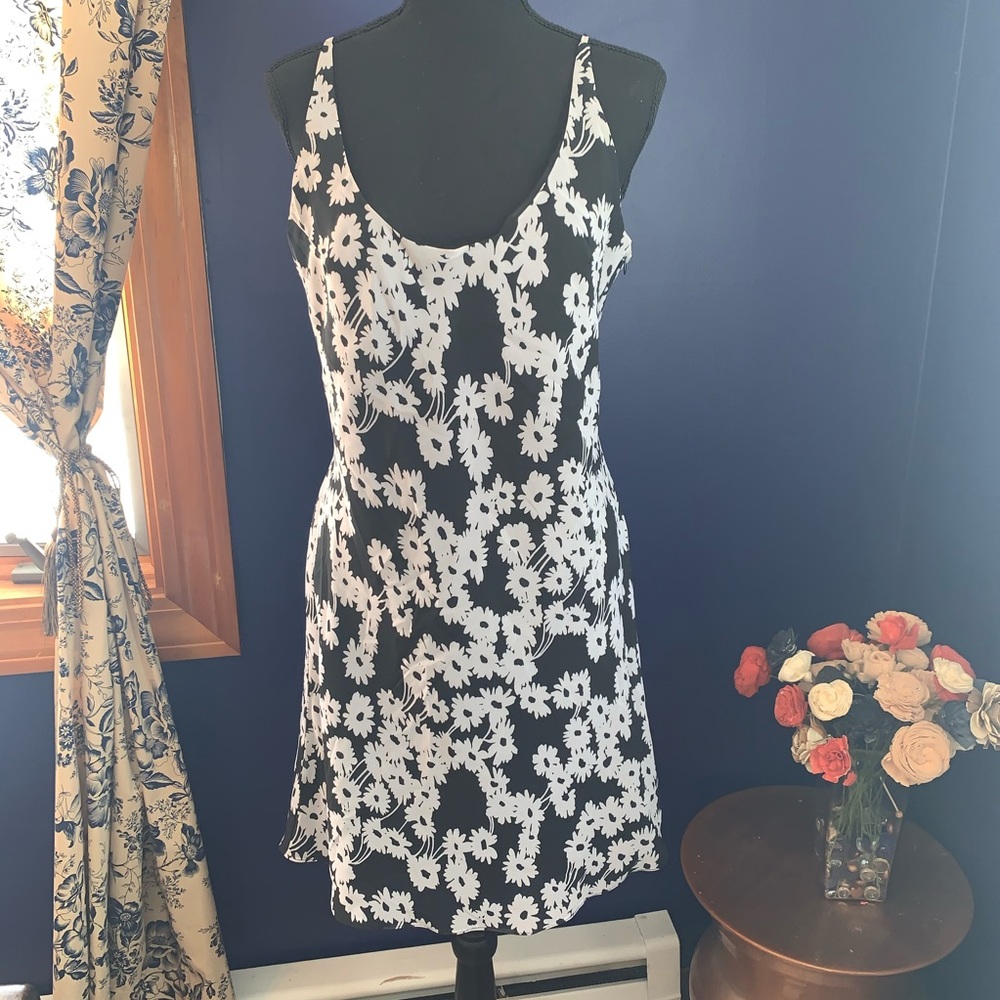 EUC Guess babydoll floral dress 12